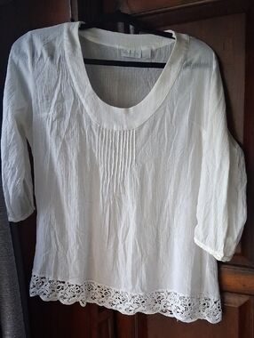 New York & Company White Crochet Boho Chic Hem Scoop Neck Blouse